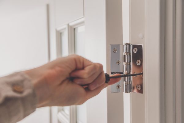 Cost of Hinge Repair in Delaware