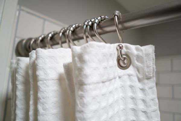 Cost of Shower Curtain Installation in Delaware