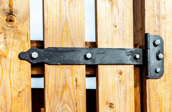 Cost of Gate Hinge Repair in Delaware