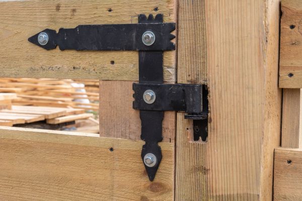 Cost of Gate Hinge Adjustment in Delaware