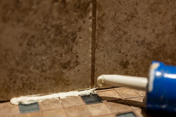 Cost of Shower Caulk Replacement in Delaware
